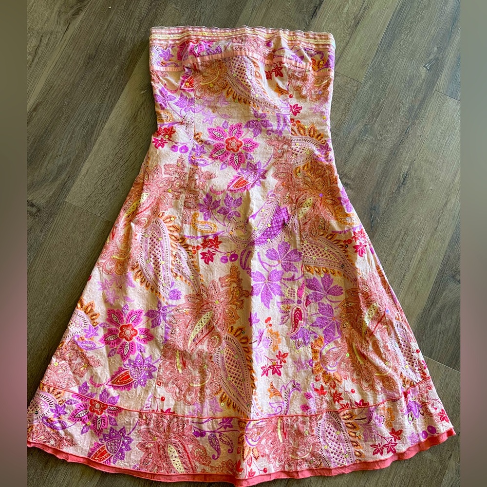 Drop dead gorgeous strapless floral dress
